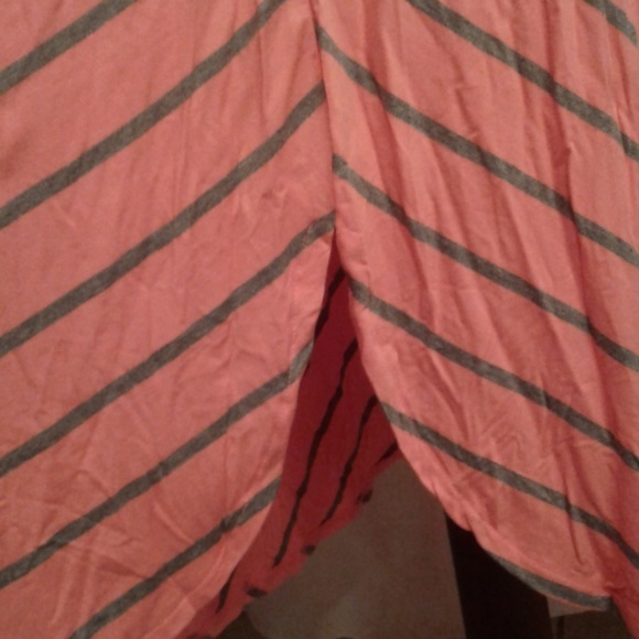 Liz Lange Maternity Chevron Dress - Picture 4 of 8